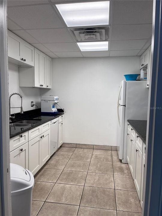 Active With Contract: $1,695 (1 beds, 1 baths, 765 Square Feet)