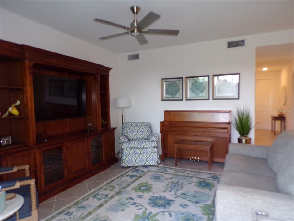 For Rent: $4,000 (2 beds, 2 baths, 1154 Square Feet)