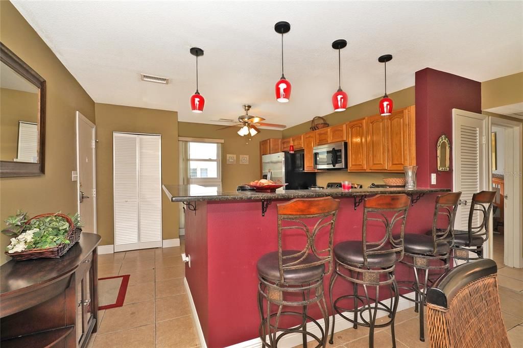 For Sale: $249,900 (2 beds, 1 baths, 912 Square Feet)