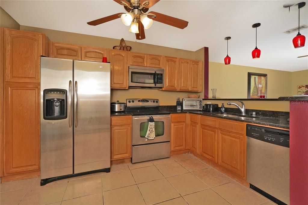 For Sale: $249,900 (2 beds, 1 baths, 912 Square Feet)