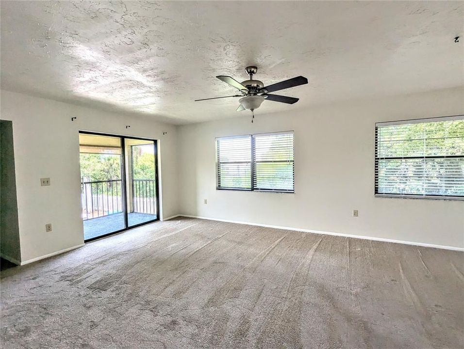 Active With Contract: $1,650 (2 beds, 2 baths, 981 Square Feet)