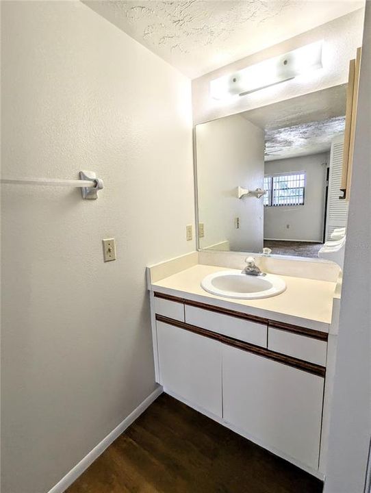 Active With Contract: $1,650 (2 beds, 2 baths, 981 Square Feet)