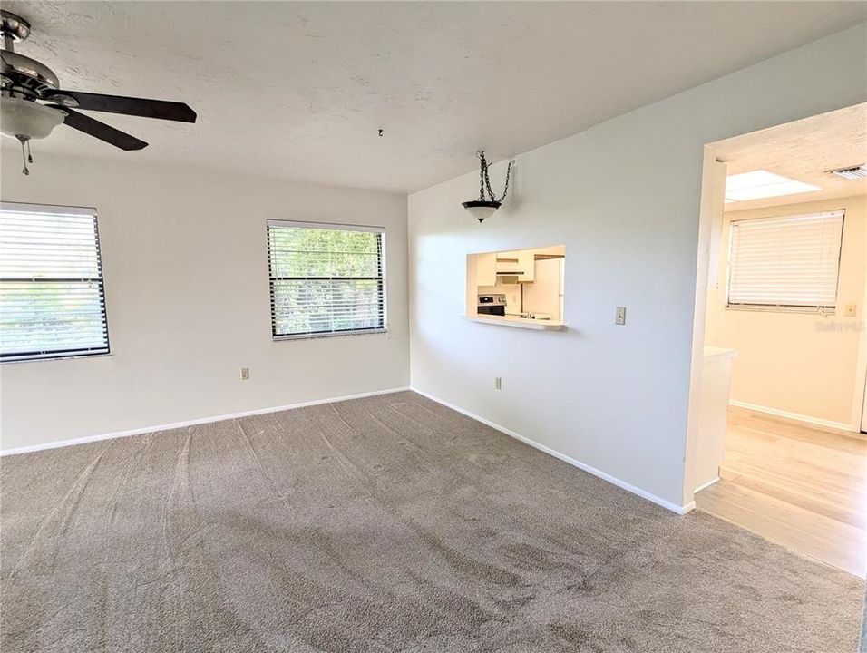 Active With Contract: $1,650 (2 beds, 2 baths, 981 Square Feet)