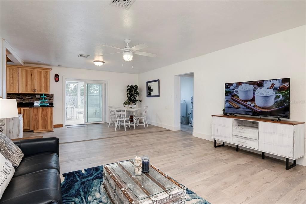 For Sale: $440,000 (3 beds, 2 baths, 1471 Square Feet)