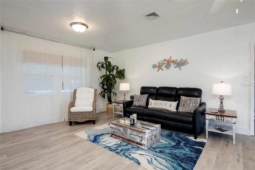 For Sale: $440,000 (3 beds, 2 baths, 1471 Square Feet)