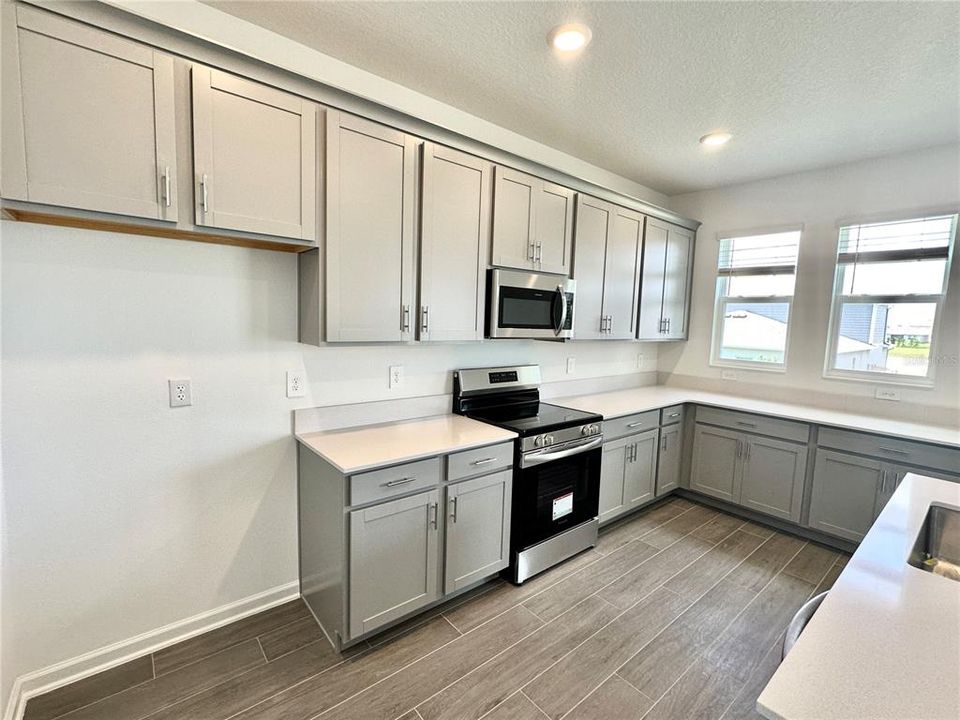 Active With Contract: $2,950 (5 beds, 2 baths, 2781 Square Feet)