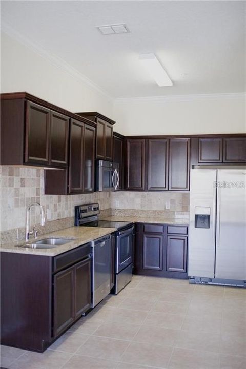 Active With Contract: $2,000 (2 beds, 2 baths, 1216 Square Feet)