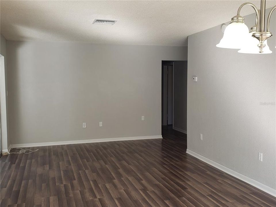 Active With Contract: $1,695 (3 beds, 2 baths, 1352 Square Feet)