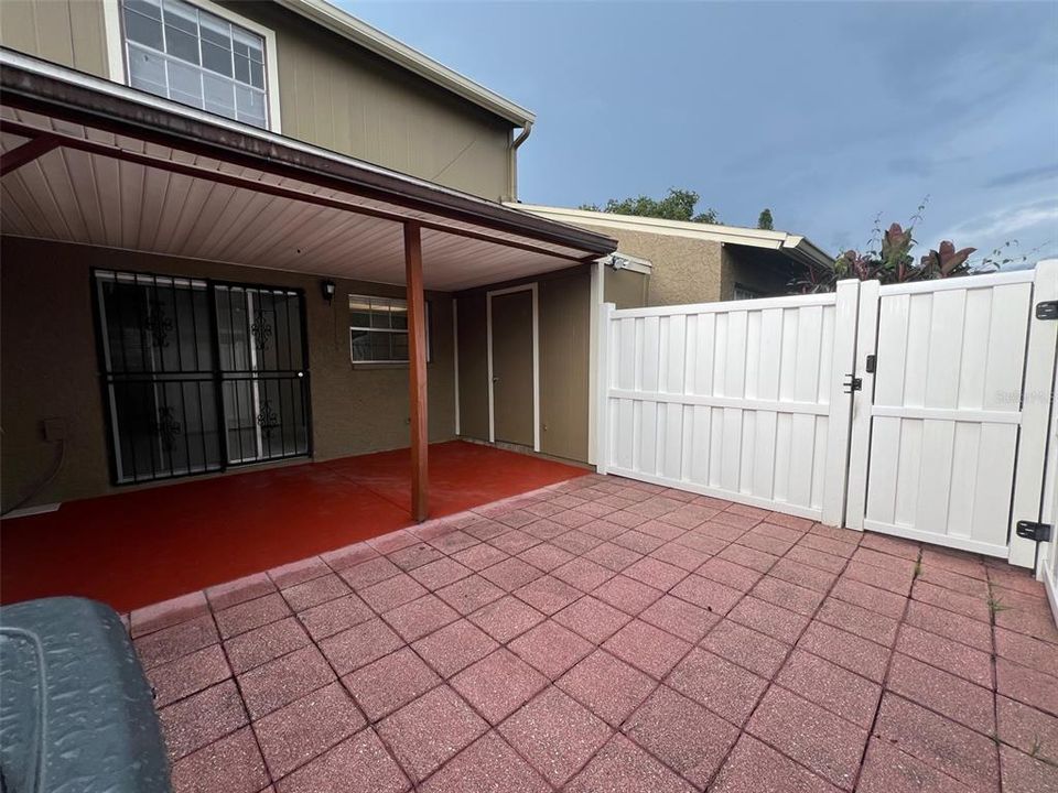 For Sale: $218,000 (2 beds, 1 baths, 1048 Square Feet)