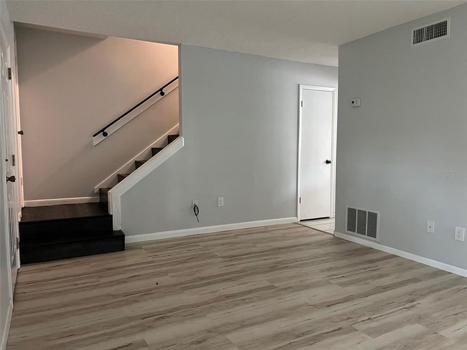 For Sale: $218,000 (2 beds, 1 baths, 1048 Square Feet)