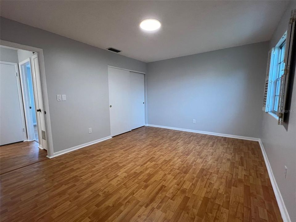 For Sale: $218,000 (2 beds, 1 baths, 1048 Square Feet)