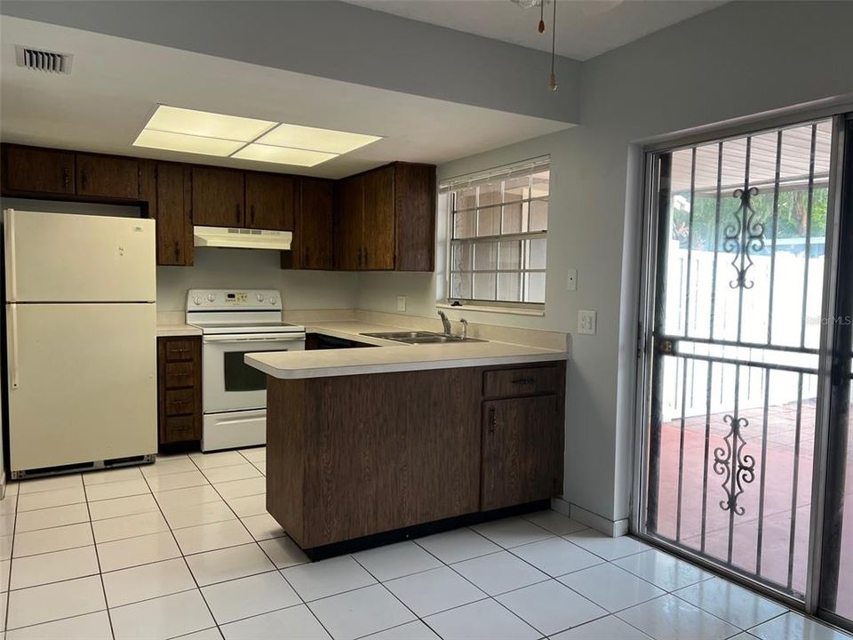 For Sale: $218,000 (2 beds, 1 baths, 1048 Square Feet)