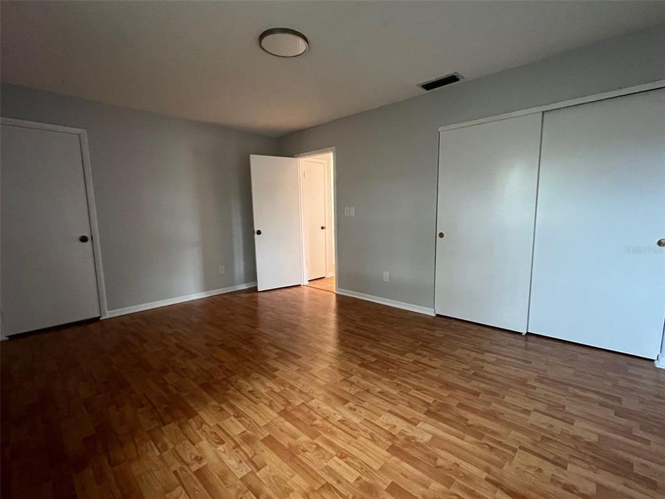 For Sale: $218,000 (2 beds, 1 baths, 1048 Square Feet)