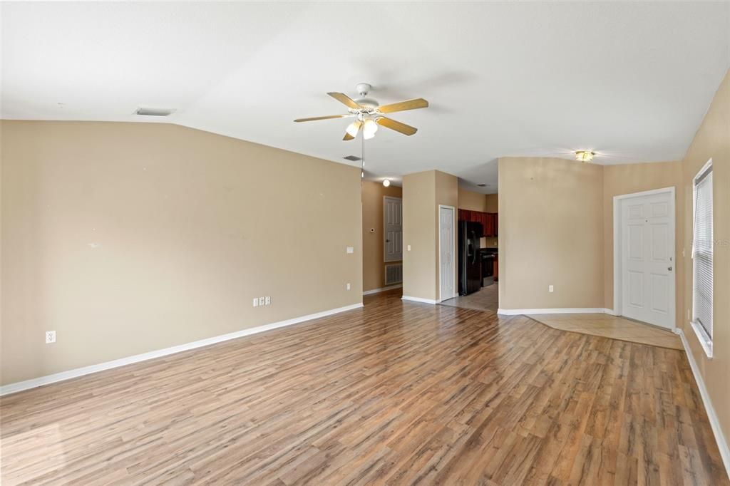 For Sale: $238,000 (3 beds, 2 baths, 1451 Square Feet)