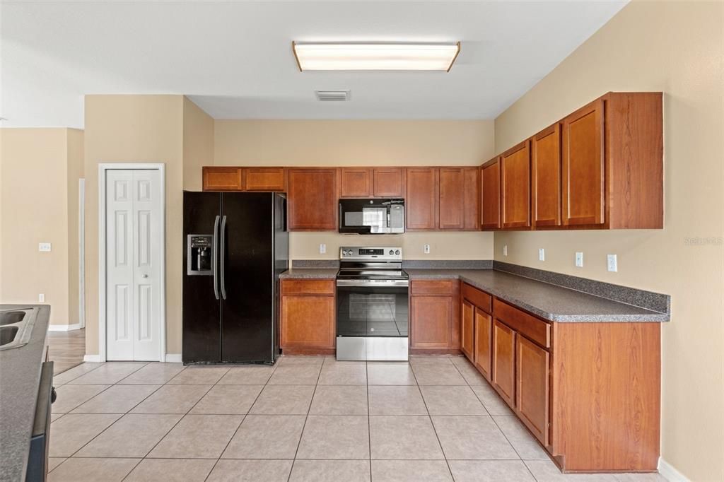 For Sale: $238,000 (3 beds, 2 baths, 1451 Square Feet)