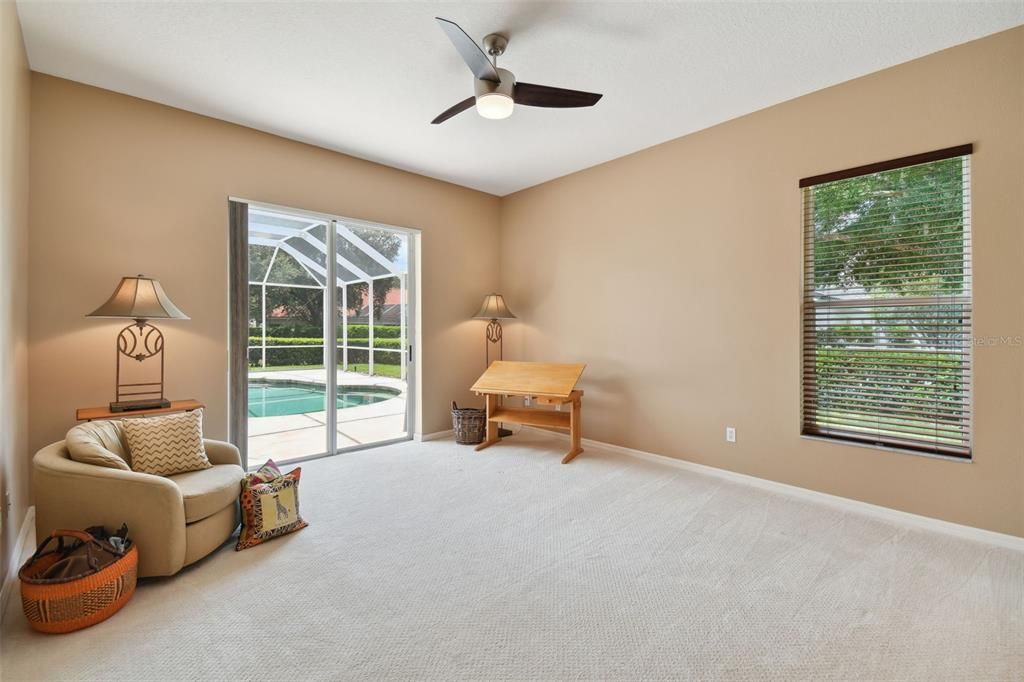 SPACIOUS BONUS ROOM WITH POOL ACCESS