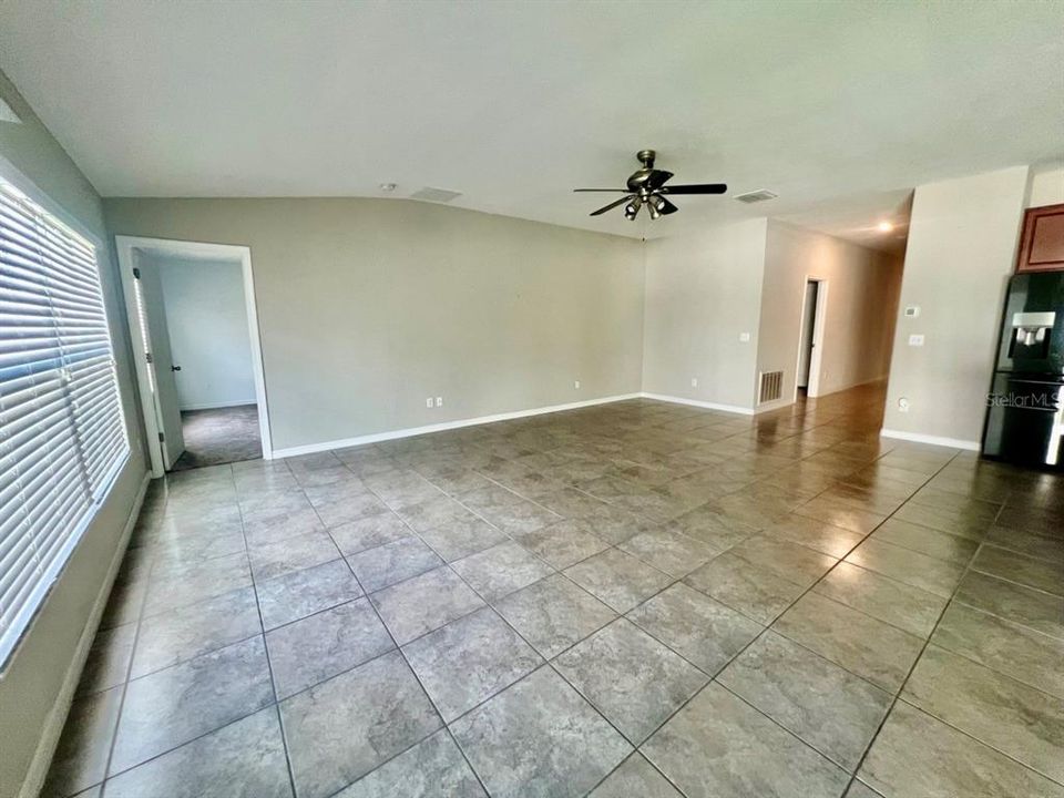 For Rent: $2,300 (4 beds, 2 baths, 1918 Square Feet)