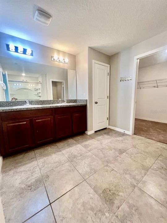 For Rent: $2,300 (4 beds, 2 baths, 1918 Square Feet)