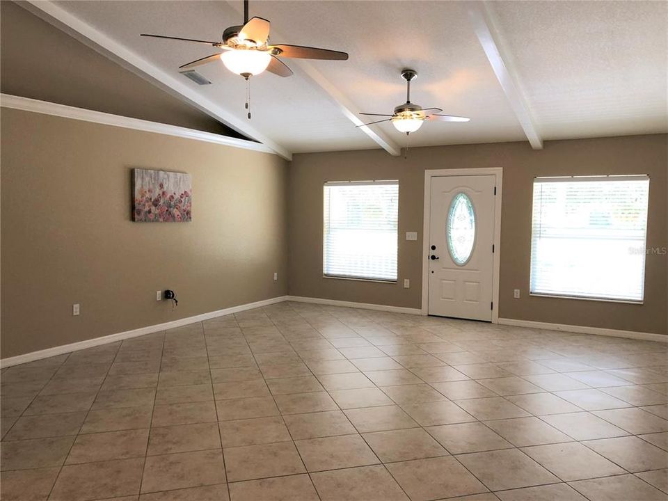 For Rent: $2,495 (3 beds, 2 baths, 1706 Square Feet)