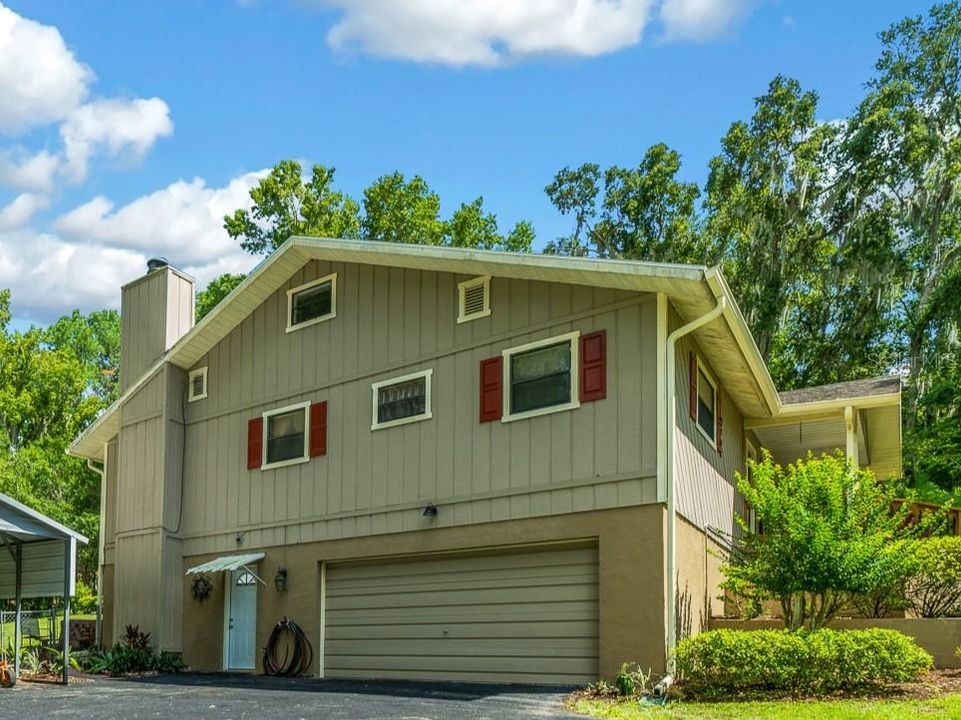 SIDE WITH GARAGE ENTRANCE