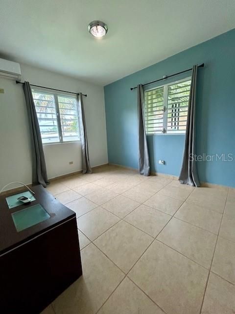 Activo con contrato: $295,000 (3 camas, 2 baños, 1679 Pies cuadrados)