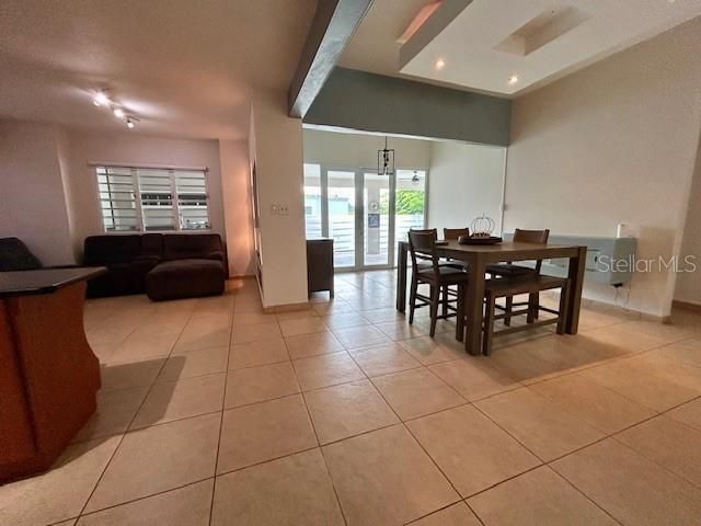 Activo con contrato: $295,000 (3 camas, 2 baños, 1679 Pies cuadrados)