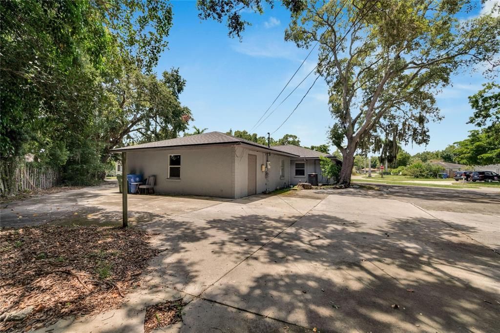 Active With Contract: $425,000 (3 beds, 2 baths, 1760 Square Feet)