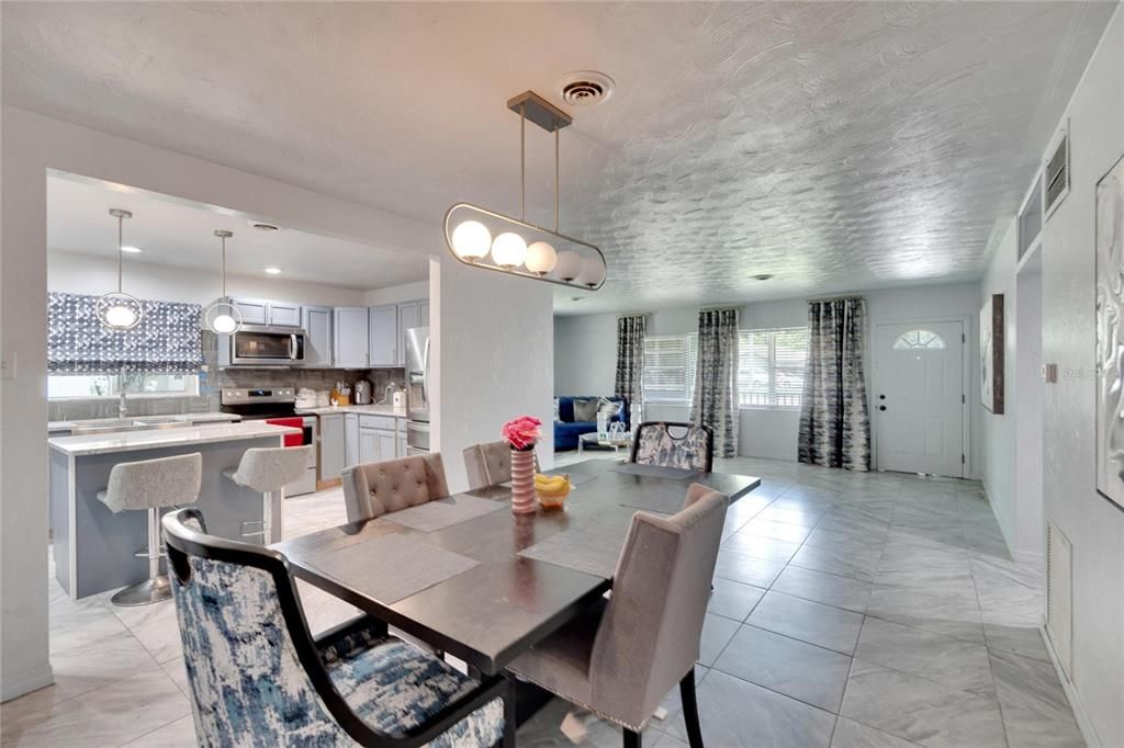 Active With Contract: $425,000 (3 beds, 2 baths, 1760 Square Feet)