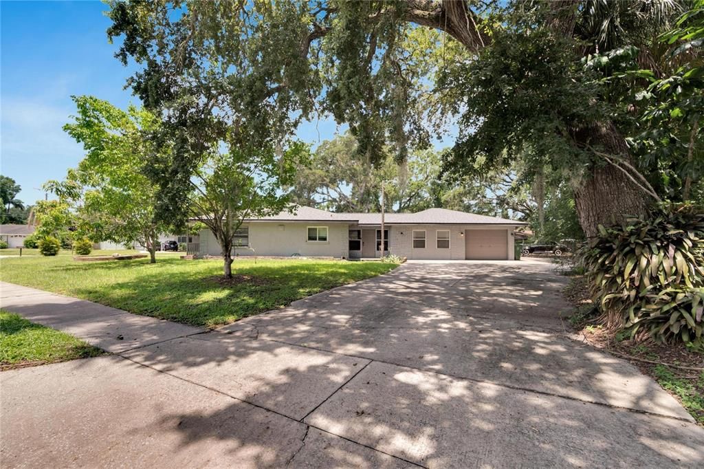 Active With Contract: $425,000 (3 beds, 2 baths, 1760 Square Feet)