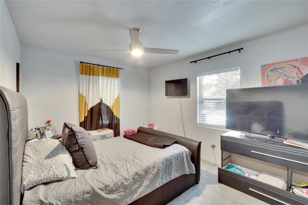 Active With Contract: $425,000 (3 beds, 2 baths, 1760 Square Feet)