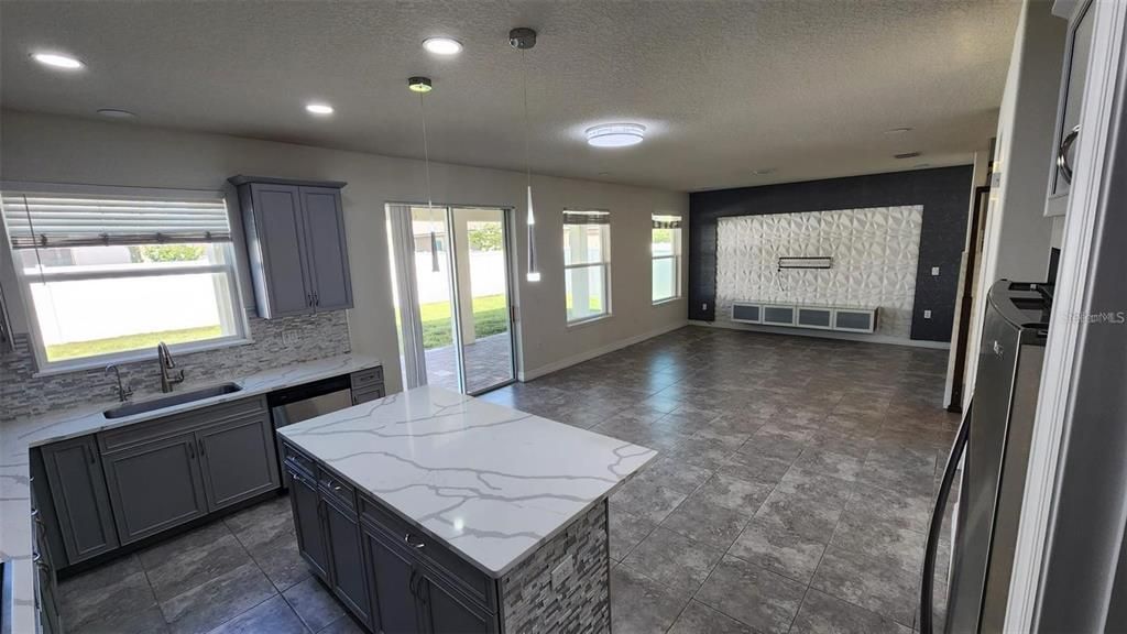 For Rent: $2,995 (4 beds, 3 baths, 2628 Square Feet)