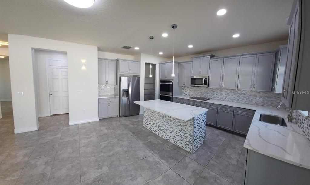 For Rent: $2,995 (4 beds, 3 baths, 2628 Square Feet)