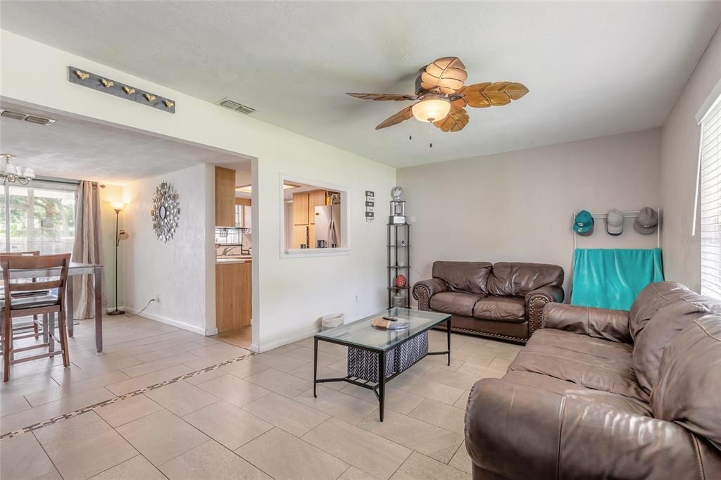 For Sale: $329,000 (4 beds, 2 baths, 1596 Square Feet)