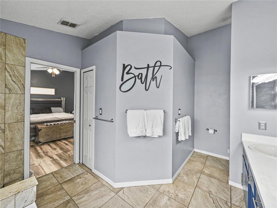 Active With Contract: $399,900 (4 beds, 2 baths, 2044 Square Feet)