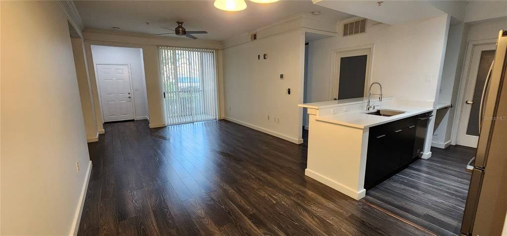 For Rent: $1,700 (1 beds, 1 baths, 790 Square Feet)