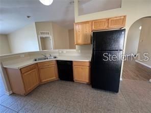 Active With Contract: $1,800 (3 beds, 2 baths, 1632 Square Feet)