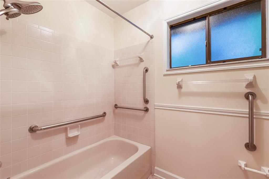 For Sale: $259,900 (2 beds, 2 baths, 1776 Square Feet)