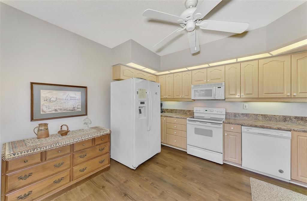 Active With Contract: $347,000 (3 beds, 2 baths, 1589 Square Feet)