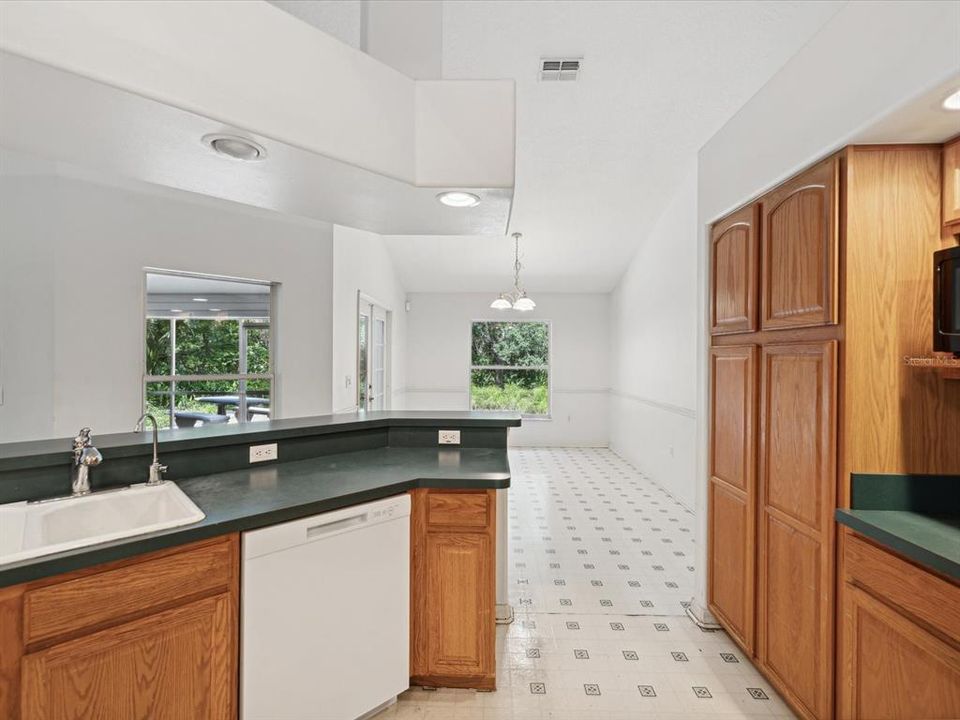 For Sale: $474,900 (3 beds, 2 baths, 2113 Square Feet)