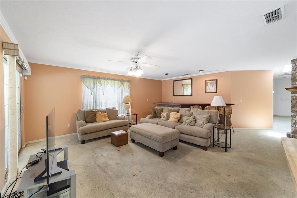 Active With Contract: $370,000 (4 beds, 3 baths, 3084 Square Feet)