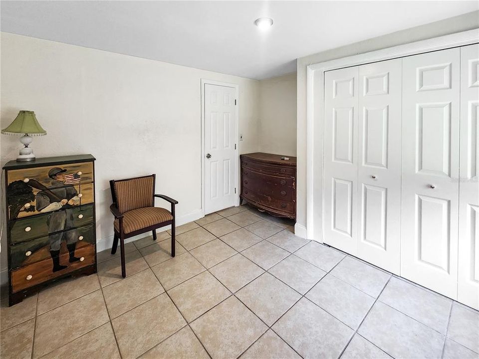 Active With Contract: $159,900 (2 beds, 2 baths, 872 Square Feet)