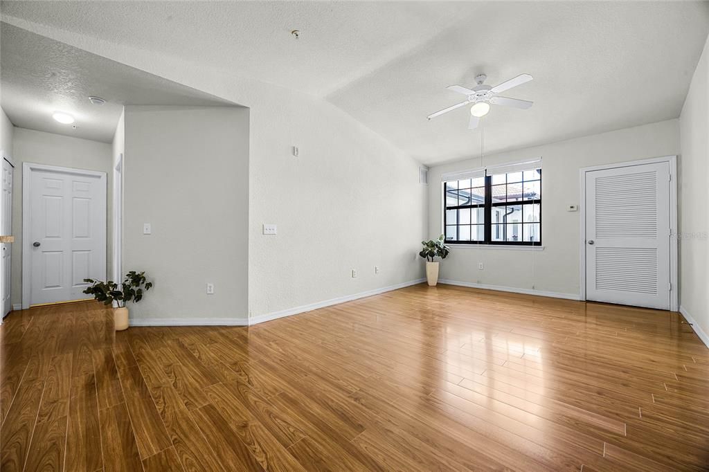 Active With Contract: $182,500 (1 beds, 1 baths, 846 Square Feet)