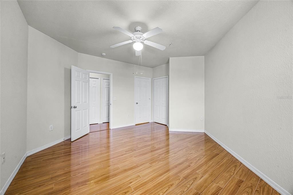 Active With Contract: $182,500 (1 beds, 1 baths, 846 Square Feet)