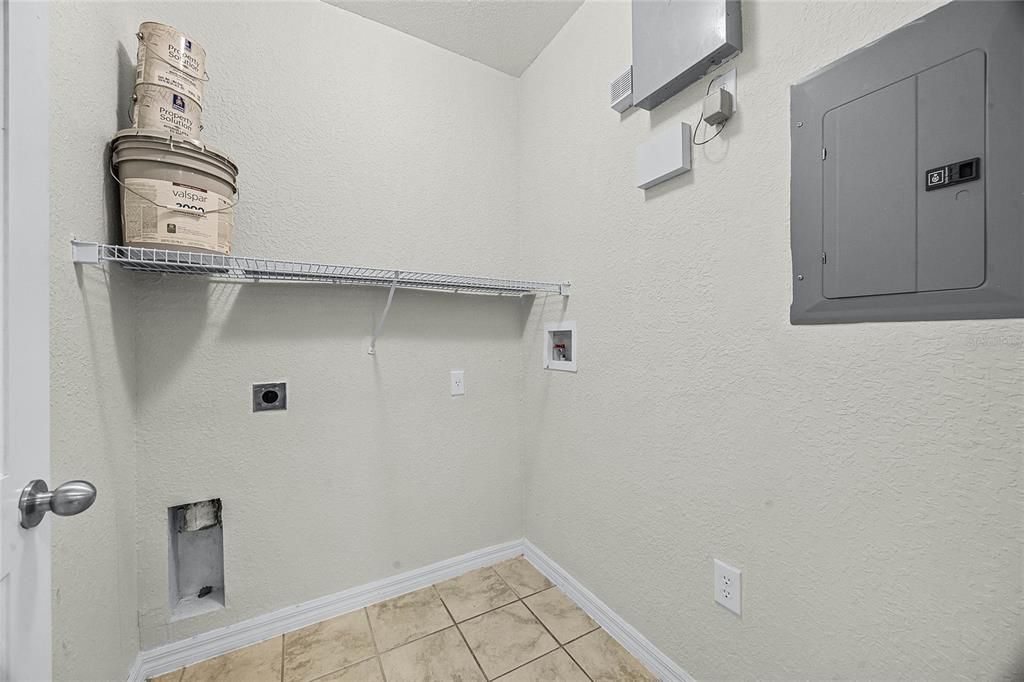 Active With Contract: $182,500 (1 beds, 1 baths, 846 Square Feet)