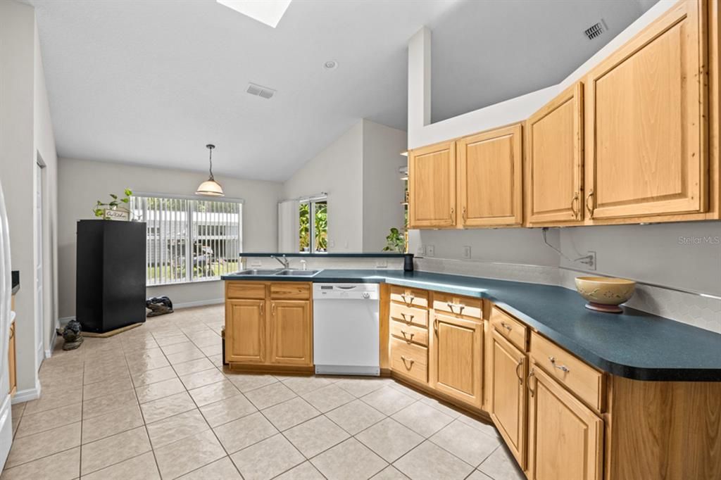 Kitchen/Breakfast Nook