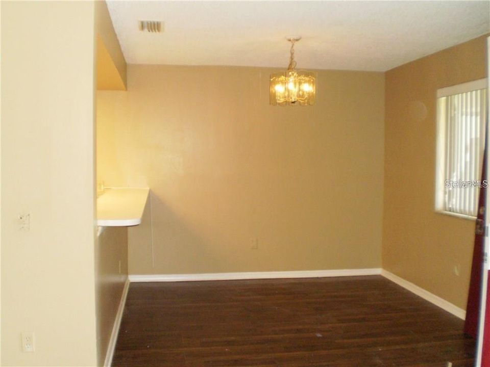 For Rent: $1,400 (2 beds, 2 baths, 900 Square Feet)