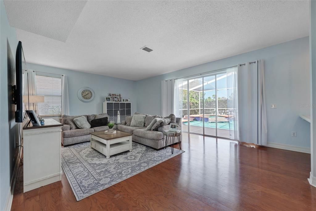 For Sale: $680,000 (5 beds, 2 baths, 3888 Square Feet)