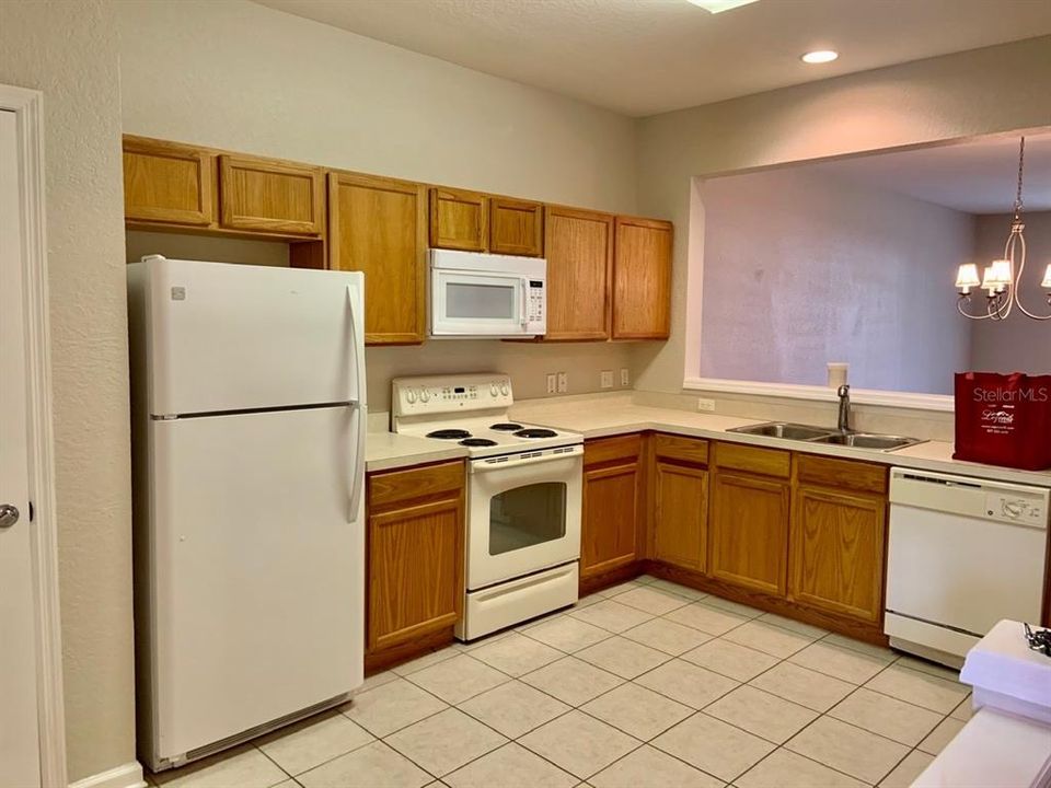 For Rent: $1,995 (3 beds, 2 baths, 1687 Square Feet)