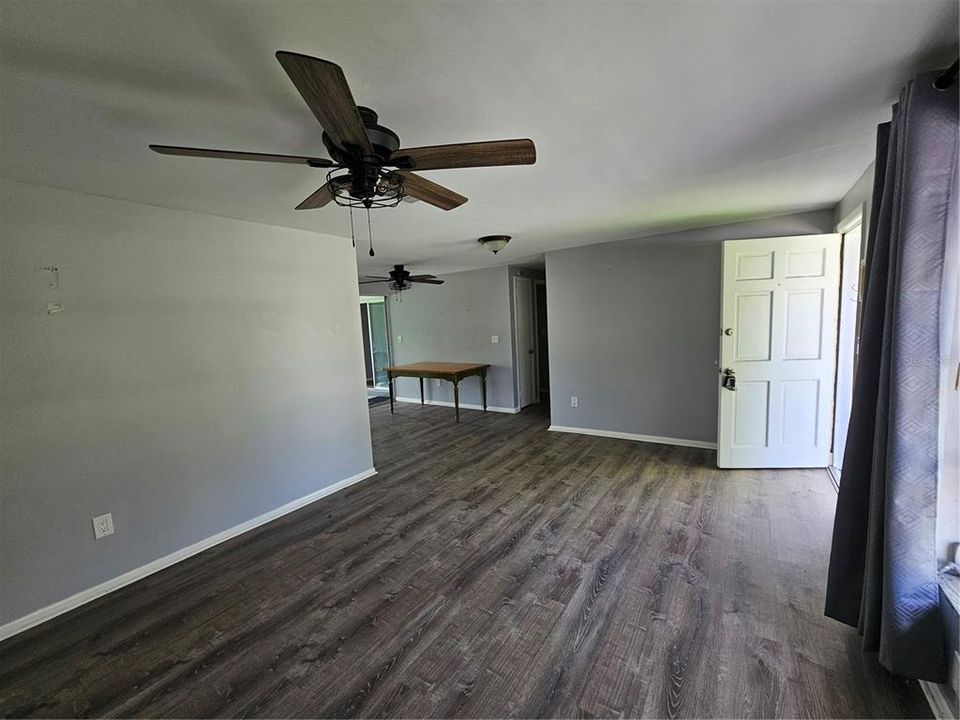 For Sale: $212,900 (2 beds, 2 baths, 1282 Square Feet)