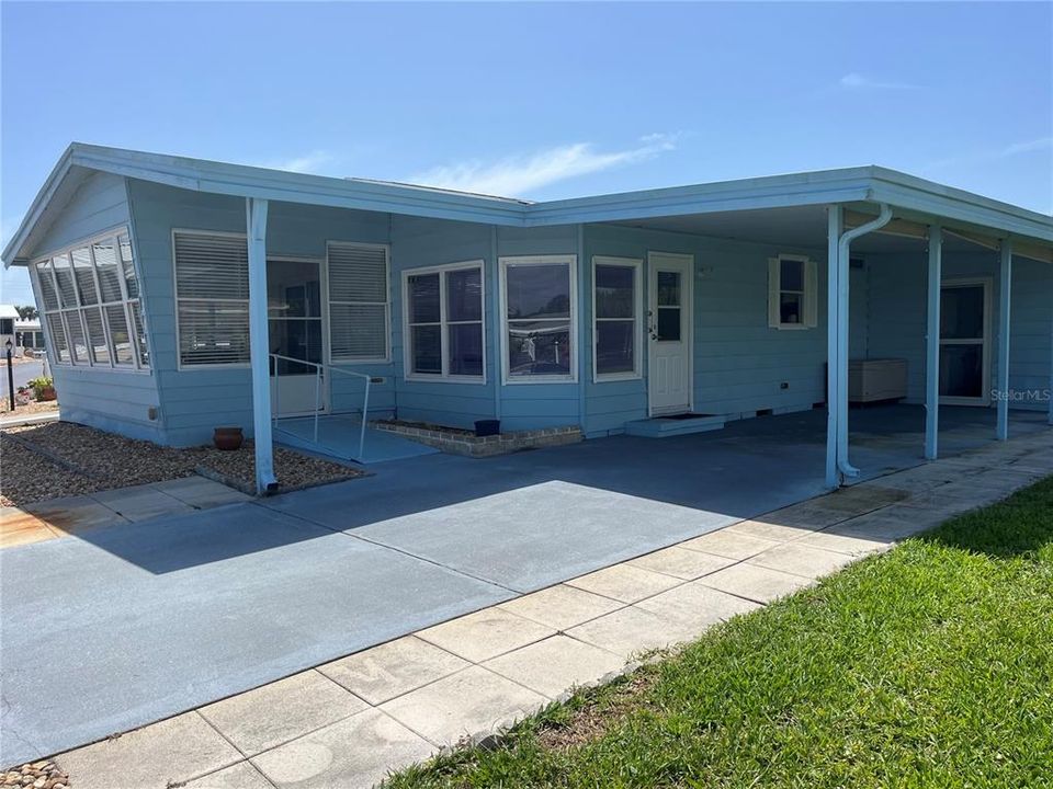 For Sale: $249,000 (2 beds, 2 baths, 936 Square Feet)